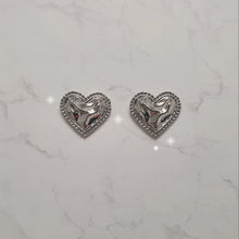 Load image into Gallery viewer, [Aespa NingNing, Red Velvet Joy, IVE Gaeul, ITZY Yuna Earrings] Silver Laced Hearts Earrings