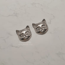 Load image into Gallery viewer, Melbie The Cat Series - Cat Face Earrings (Silver) (Red Velvet Joy, VIVIZ Sinb Earrings)