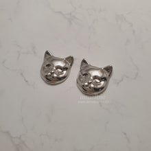 Load image into Gallery viewer, Melbie The Cat Series - Cat Face Earrings (Silver) (Red Velvet Joy, VIVIZ Sinb Earrings)