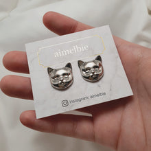 Load image into Gallery viewer, Melbie The Cat Series - Cat Face Earrings (Silver) (Red Velvet Joy, VIVIZ Sinb Earrings)