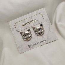 Load image into Gallery viewer, Melbie The Cat Series - Cat Face Earrings (Silver) (Red Velvet Joy, VIVIZ Sinb Earrings)