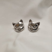 Load image into Gallery viewer, Melbie The Cat Series - Cat Face Earrings (Silver) (Red Velvet Joy, VIVIZ Sinb Earrings)