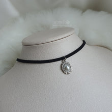 Load image into Gallery viewer, Antique Oval Choker - Pearl (Silver ver.) (VIVIZ Eunha, Woo!ah! Nana Necklace)