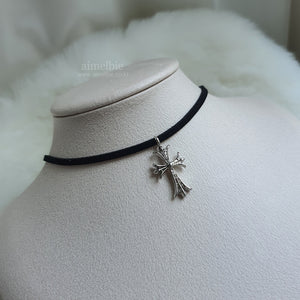 Gothic Silver Cross Choker ((G)I-DLE Shuhua Necklace)