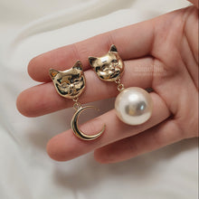 Load image into Gallery viewer, Melbie The Cat Series - Moon and Big Pearl Earrings (Gold ver.)