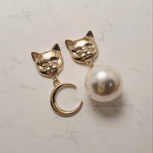 Load image into Gallery viewer, Melbie The Cat Series - Moon and Big Pearl Earrings (Gold ver.)