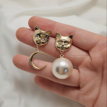 Load image into Gallery viewer, Melbie The Cat Series - Moon and Big Pearl Earrings (Gold ver.)