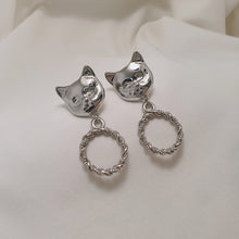 Load image into Gallery viewer, Melbie The Cat Series - Antique Cat Knobs Earrings (Silver ver.)