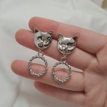 Load image into Gallery viewer, Melbie The Cat Series - Antique Cat Knobs Earrings (Silver ver.)