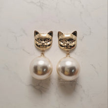Load image into Gallery viewer, Melbie The Cat Series - Big Pearl Earrings (Gold ver.)