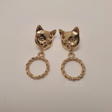 Load image into Gallery viewer, Melbie The Cat Series - Antique Cat Knobs Earrings (Gold ver.)