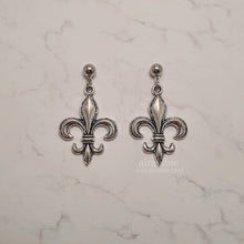 Load image into Gallery viewer, Fleur-de-lis Earrings