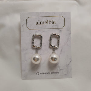 Judy Earrings - Silver (Cherry Bullet Jiwon Earrings)