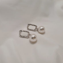 Load image into Gallery viewer, Judy Earrings - Silver (Cherry Bullet Jiwon Earrings)