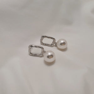 Judy Earrings - Silver (Cherry Bullet Jiwon Earrings)
