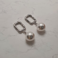 Load image into Gallery viewer, Judy Earrings - Silver (Cherry Bullet Jiwon Earrings)