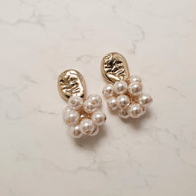 Load image into Gallery viewer, Pearl Bouquet Earrings - Modern ver.