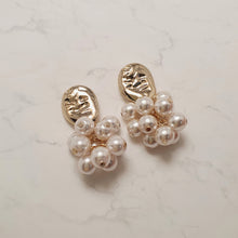 Load image into Gallery viewer, Pearl Bouquet Earrings - Modern ver.