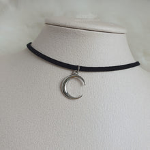 Load image into Gallery viewer, Crescent Moon Choker - Silver ver.