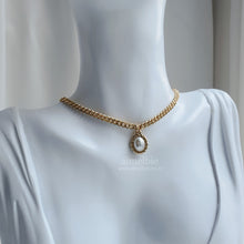 Load image into Gallery viewer, Elizabeth Choker Necklace - Gold ver.