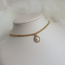 Load image into Gallery viewer, [KARA Han Seungyeon Necklace] Elizabeth Choker Necklace - Gold ver.