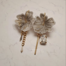 Load image into Gallery viewer, Bucolic Flower Earrings