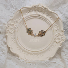 Load image into Gallery viewer, Gold Princess Semi-Choker Necklace