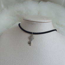 Load image into Gallery viewer, Silver Heart Key Choker