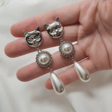 Load image into Gallery viewer, Melbie The Cat Series - The Elegance Earrings (Silver ver.)