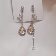 Load image into Gallery viewer, [IU Earrings] Heavenly Crystal Earrings - Champagne Pink ver.