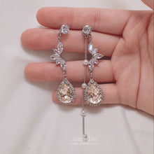 Load image into Gallery viewer, [IU Earrings] Heavenly Crystal Earrings - Champagne Pink ver.