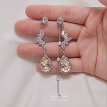 Load image into Gallery viewer, Heavenly Crystal Earrings - Champagne Pink ver. (Kim Sejeong Earrings)