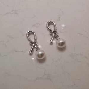 Daily Silver Ribbon Earrings (IVE Wonyoung, Yujin, STAYC Sieun, Oh My Girl Hyojung, Seunghee Earrings)