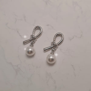 Daily Silver Ribbon Earrings (IVE Wonyoung, Yujin, STAYC Sieun, Oh My Girl Hyojung, Seunghee Earrings)