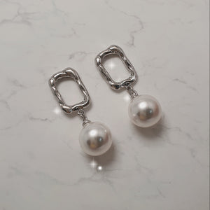 Judy Earrings - Silver (Cherry Bullet Jiwon Earrings)