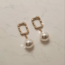 Load image into Gallery viewer, Judy Earrings - Gold (VIVIZ Sinb, Kep1er Xiaoting Earrings)