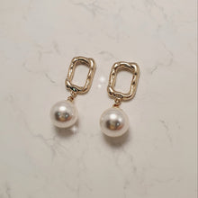 Load image into Gallery viewer, Judy Earrings - Gold (VIVIZ Sinb, Kep1er Xiaoting Earrings)