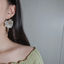 Load image into Gallery viewer, Bucolic Flower Earrings