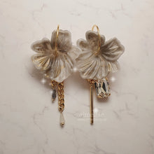 Load image into Gallery viewer, Bucolic Flower Earrings