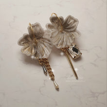 Load image into Gallery viewer, Bucolic Flower Earrings