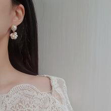 Load image into Gallery viewer, Pearl Bouquet Earrings - Antique ver. (Kep1er Chaehyun Earrings)