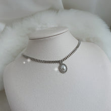 Load image into Gallery viewer, Elizabeth Choker Necklace - Silver ver.