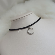 Load image into Gallery viewer, Crescent Moon Choker - Silver ver.