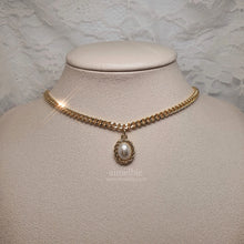 Load image into Gallery viewer, [KARA Han Seungyeon Necklace] Elizabeth Choker Necklace - Gold ver.