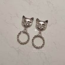 Load image into Gallery viewer, Melbie The Cat Series - Antique Cat Knobs Earrings (Silver ver.)