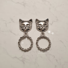 Load image into Gallery viewer, Melbie The Cat Series - Antique Cat Knobs Earrings (Silver ver.)