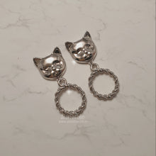 Load image into Gallery viewer, Melbie The Cat Series - Antique Cat Knobs Earrings (Silver ver.)