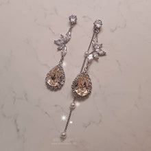 Load image into Gallery viewer, [IU Earrings] Heavenly Crystal Earrings - Champagne Pink ver.