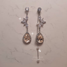 Load image into Gallery viewer, [IU Earrings] Heavenly Crystal Earrings - Champagne Pink ver.