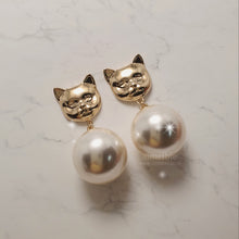Load image into Gallery viewer, Melbie The Cat Series - Big Pearl Earrings (Gold ver.)